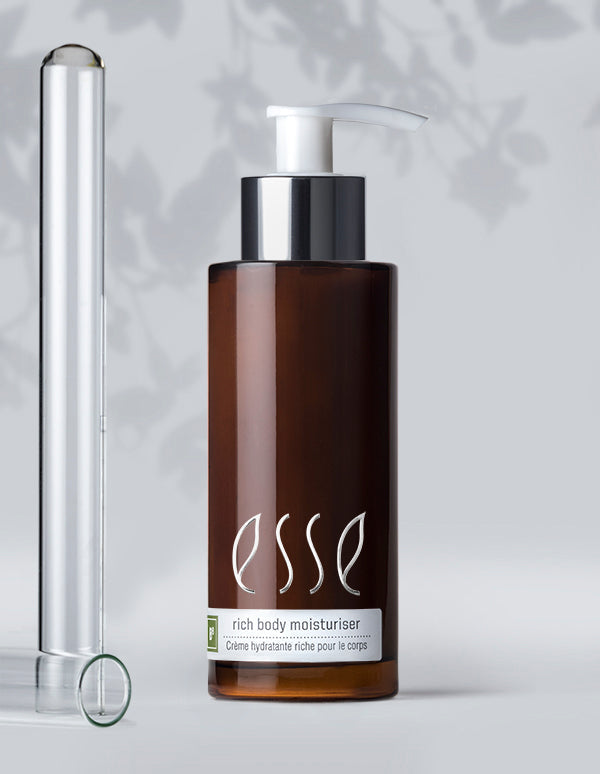 ESSE B8 CORE Rich Body Moisturizer - Reichhaltige Bodylotion für trockene Haut